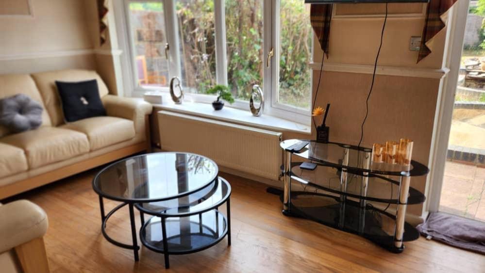 Cosy 4 Bed Home エドモントン エクステリア 写真