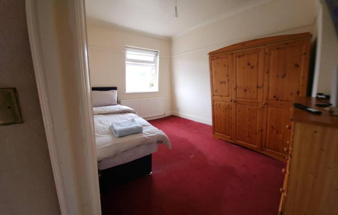 Cosy 4 Bed Home エドモントン エクステリア 写真