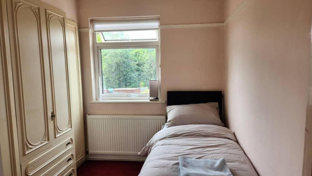 Cosy 4 Bed Home エドモントン エクステリア 写真